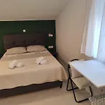 Small For 2 With Free Parking Apartment *