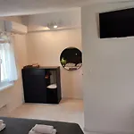 Small For 2 With Free Parking Apartment *