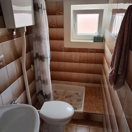 Small For 2 With Free Parking Apartment