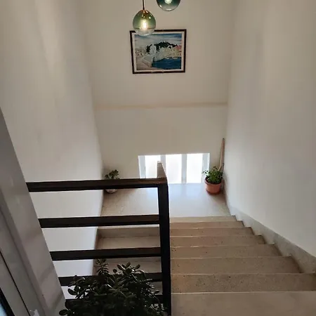 Small For 2 With Free Parking