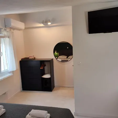 Small For 2 With Free Parking Apartment *