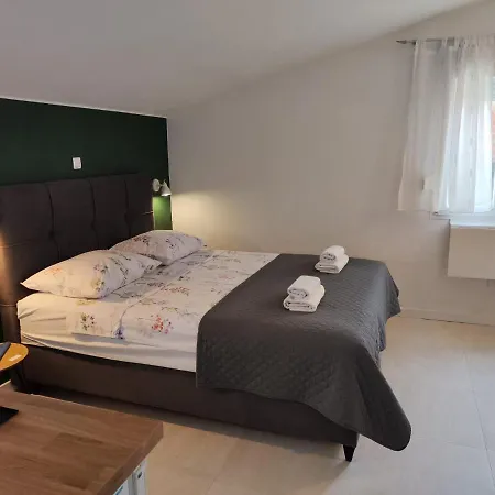 Apartment Small For 2 With Free Parking *